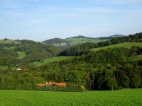 sehr schner Fernblick zum Refugium Kloster Hochstrass und zum Hegerberg  