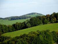 Fernblick zum Hegerberg mit dem Johann Enzinger Haus - Bild stark gezoomt 