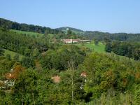 schner Fernblick zum Hegerberg mit dem Johann Enzinger Haus 