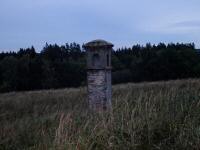 Blick zu dem Wegkreuz an der Strae Allentsteig - Wurmbach (verf.)