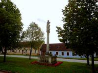 Blick zur Mariensule am Marktplatz in Kirchberg an der Wild 