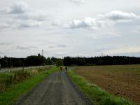 Wanderroute entlang der Waidhofen Bundesstrae (B5) auf der Nebenfahrbahn 