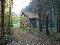  Blick zu einem alten Gebude am Biberbach 