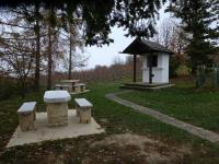 Blick zur Hubertus-Kapelle (Bildstock) am Gobelsberg