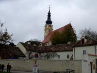 Blick zur Kath. Pfarrkirche Mariae Geburt in Gobelsburg 