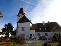 Blick zur Pfarr- und Wallfahrtskirche Maria Fatima in Dro 