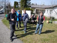 Wanderer bei der 2. Labestelle bei der St. Hubertus Kapelle in Scheiblingstein