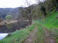  Blick auf die Wanderstrecke entlang des Kampflusses 