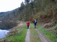  Blick auf die Wanderstrecke entlang des Kampflusses 