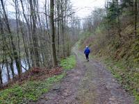  Blick auf die Wanderstrecke entlang des Kampflusses 