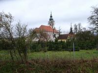  Blick zur Pfarrkirche hl. Josef in Tautendorf 