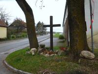 schlichtes Wegkreuz an der Straenkreuzung in Tautendorf