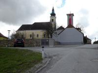  Blick zur Kath. Pfarrkirche hl. Leonhard 