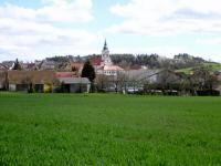 schner Blick nach Tautendorf zur Pfarrkirche hl. Josef 