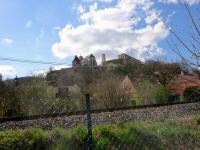  Blick zur Burgruine Gars sowie zur Kirche St. Gertrud 
