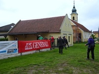 Blick zur ehemaligen Michaelskirche in Mold und zum Gebude mit der 1. K+L