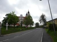 Blick auf die Wanderstrecke bei der Wallfahrtsbasilika Maria Dreieichen 