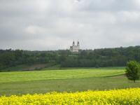 nochmals der schne Fernblick zur Wallfahrtsbasilika Maria Dreieichen 