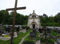 Blick in den Friedhof mit der Friedhofskapelle Heiligenkreuz 