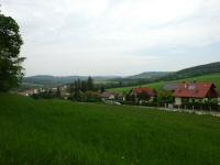 Blick auf die Randsiedlung von Heiligenkreuz im Wienerwald