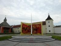 Blick zur Sonnenuhr - das neue Denkmal am Badenertor 