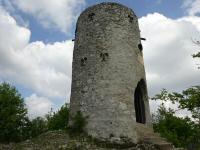 Blick zu der 10 m hohen Wilhelmswarte auf dem Hochanninger 675 m. . A. 