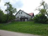  Blick zum Anningerhaus - Schutzhtte 624 m. . A. 