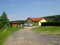  Blick zum Sportplatzgebude Kasten mit der 3. K+L 