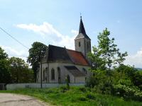 Blick zur Filialkirche St. Peter am Anger in Auerkasten, sie  ist den Hl. Aposteln Petrus und Paulus geweiht