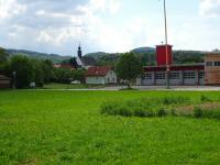 Blick zur Kath. Filialkirche hl. Veit und zum FF-Gebude Kirchstetten 