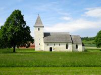 Blick zur sptromanisch/frhgotische Filialkirche hl. Martin in Lanzendorf 