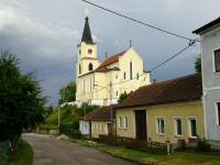 Blick zur  Kath. Filialkirche hll. Philipp und Jakob in Glaubendorf 