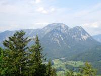 schner Fernblick zum "Hoher und Niederer Sarstein " (1975 m bzw 1877 m)