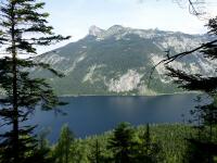 Fernblick zum Altausseer See und zum Loser mit dem Atterkogel (1837 m bzw 1826 m) 