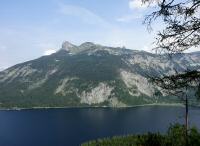 Fernblick zum Altausseer See und zum Loser mit dem Atterkogel (1837 m bzw 1826 m) 