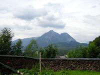 schner Fernblick zum "Hoher und Niederer Sarstein " (1975 m bzw 1877 m)