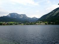 Blick ber den Altausseer See zum Ort Altaussee und zum Sandling (1717 m) 