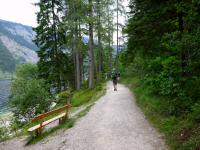  Blick auf die Wanderstrecke entlang des Altausseer See 