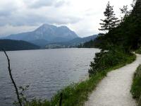 schner Fernblick ber den Altausseer See zum  Hoher und Niederer Sarstein (1975 m bzw 1877 m) 