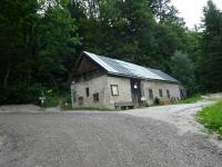 Blick zu ein altes Bergwerkgebude am Kriechbaumberg 