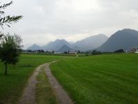 Blick auf die Wanderstrecke auf dem Roseggerweg beim Golf Club Ausseerland 