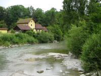 nochmals der Blick auf die Alm und weiter zur Hngebrcke Ranklleiten 