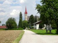 Blick zur Kath. Filialkirche hl. Leonhard in Heiligenleithen 