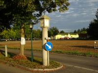 Blick zum Urteilskreuz (Urlkreuz) bei der Zufahrt zum Freizeitzentrum 