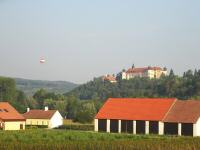 nochmals ein schner Fernblick zum Schloss Sitzenberg 