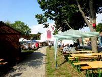 Wanderer bei der groen Labestelle beim FF-Haus Sitzenberg 