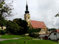 Blick zur Kath. Pfarrkirche Mariae Geburt in Gobelsburg 