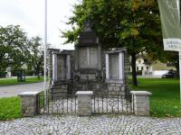  Blick zum Kriegerdenkmal Gobelsburg 