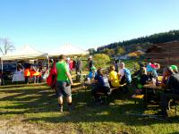 Wanderer und Marathonis bei der K+L in in der Streusiedlung Reichenau am Freiwald 