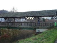 Blick zum berdachten Steg ber den Donaugraben 